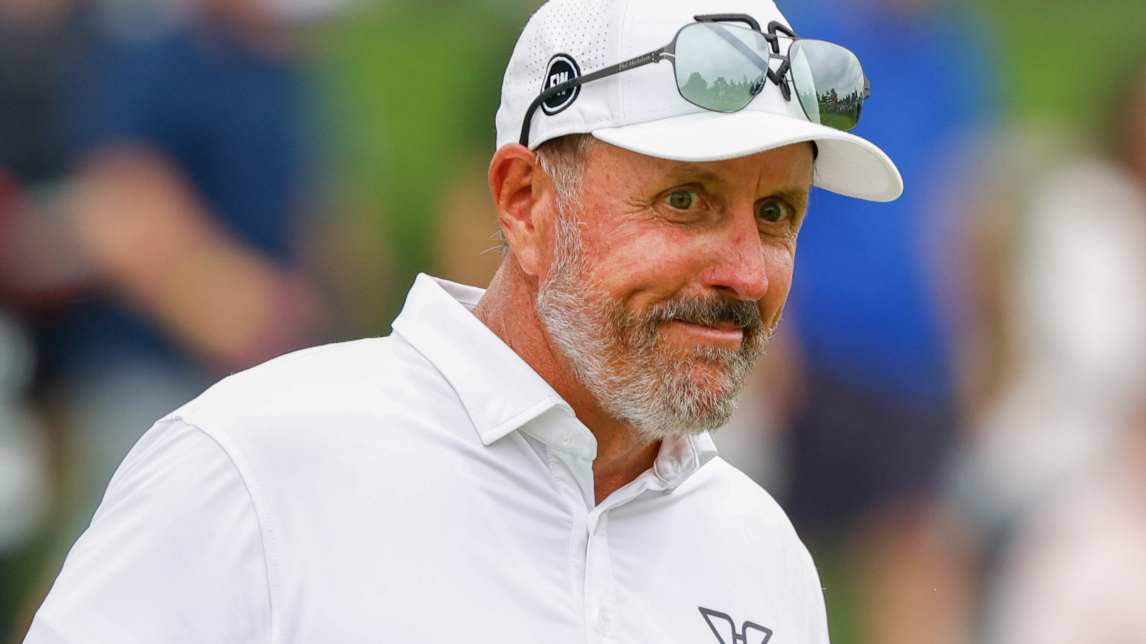 Phil Mickelson faces allegations of showing lewd picture to wife of fellow golfer